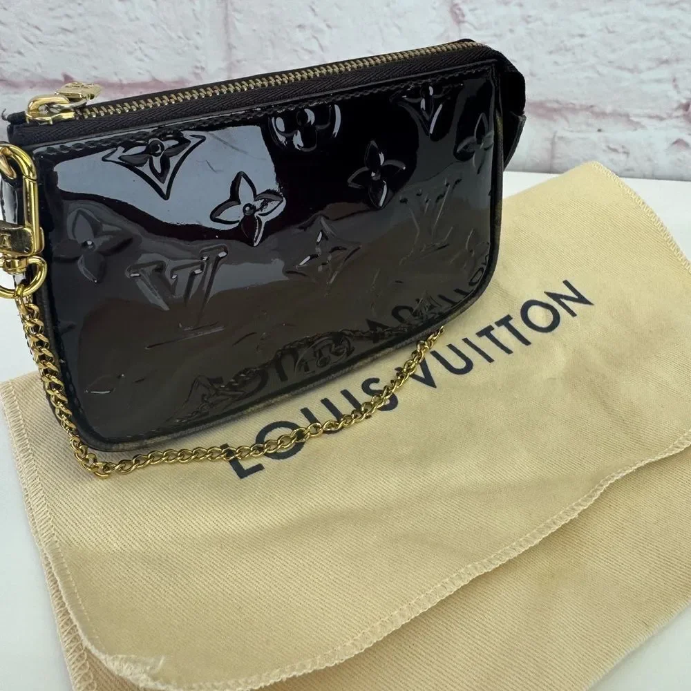 Louis Vuitton Amarante Monogram Vernis Mini Pochette Accessoires - Picture 4 of 16